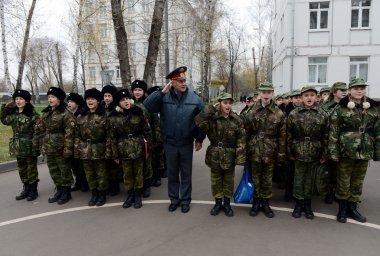 Geçit töreni polis cadet Kolordu yürüyen.
