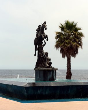 Vina del Mar sahildeki heykel.
