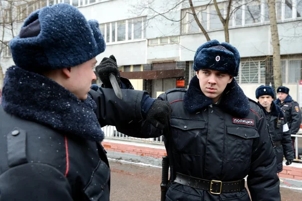 The development of techniques of defense with soldiers of internal troops. — Stock Photo, Image