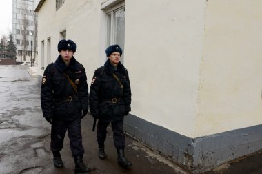  Askeri birlik bölgemde devriye.