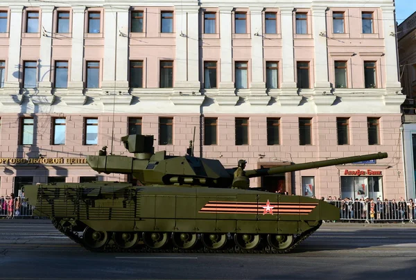 Т-14 "Армата" - новый российский боевой танк на базе Универсальной боевой платформы "Армата" — стоковое фото