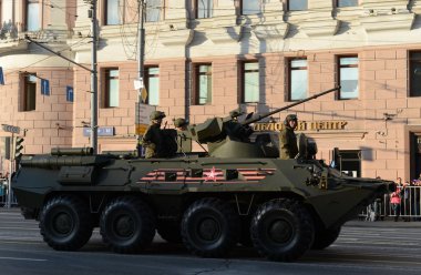  Btr-82 amfibi zırhlı personel taşıyıcı (Apc bir 8 x 8 tekerlekli olduğunu).