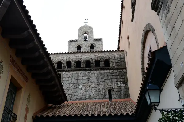 Spanish village - architectural Museum under the open sky, which shows arhitektura crafts Spain. — Stock Photo, Image