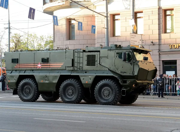 Защита от мин бронетехника (MRAP) Typhoon-K . — стоковое фото