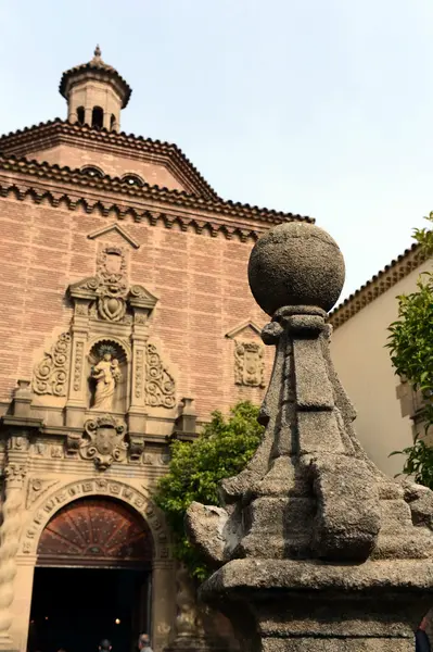 Spanish village - architectural Museum under the open sky, which shows arhitektura crafts Spain. — Stock Photo, Image