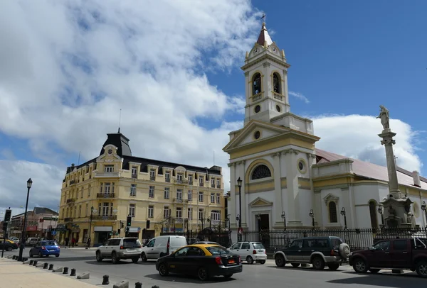 Церковь на центральной площади Пунта-Арены . — стоковое фото