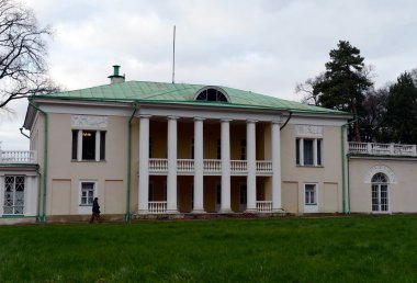  Duvara yakın soğutucu camekan, Vladimir Lenin Emlak. Hills Manor. Büyük ev.