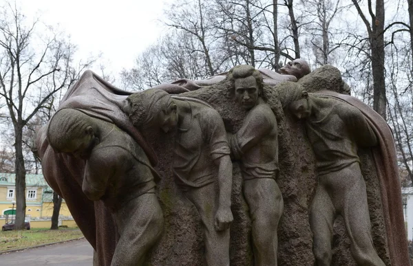 Пам'ятник "похорон лідера". Меркуров Сергій Дмитрович скульптора в Гірки пристінні Leninskiye — стокове фото