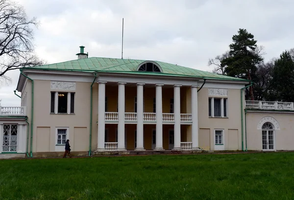 The Estate Of Gorki, Vladimir Lenin. Hills Manor. Big house. — Stock Photo, Image