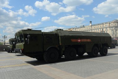  9k 720 iskender (Nato rapor ismi Ss-26 taş) mobil kısa menzilli balistik füze bir sistemdir.