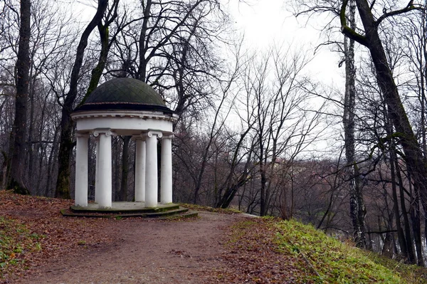 Parque de otoño en Leninskiye Gorki . —  Fotos de Stock