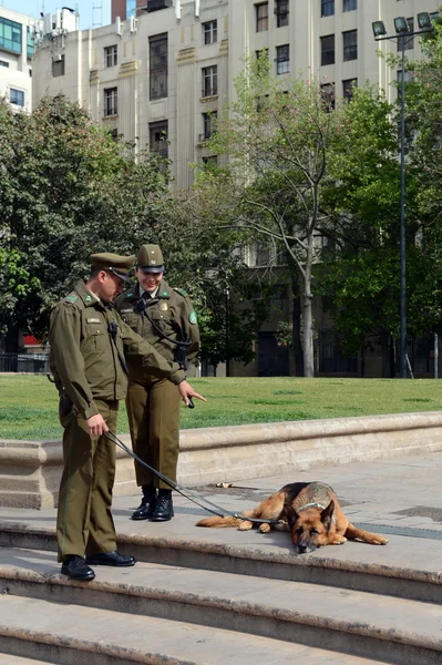 Carabinierii de pe strada Santiago . — Fotografie, imagine de stoc