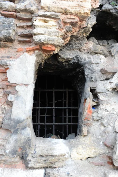 Istanbul Turquía Noviembre 2019 Una Ventana Edificio Antiguo Calle Murselpaa —  Fotos de Stock