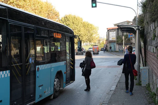 Istanbul Turquía Noviembre 2019 Una Parada Transporte Público Calle Murselpasa —  Fotos de Stock