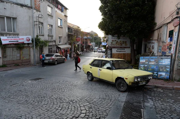 Istanbul Turquía Noviembre 2019 Por Noche Calle Del Distrito Fatih —  Fotos de Stock