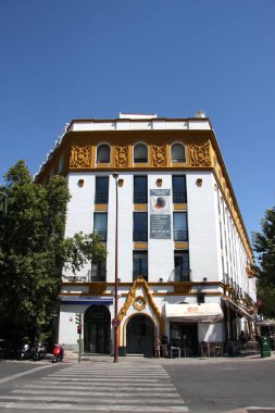    SEVILLE, SPAIN - 14 HAZİRAN 2011: Sevilla 'nın eski kısmında bina