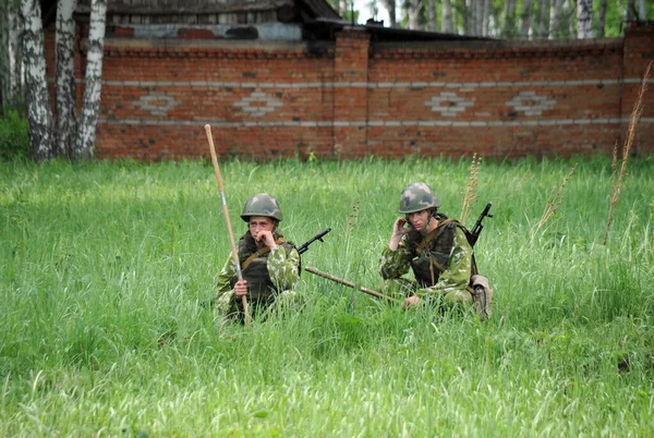 Jurga Siberia Russia Ιουνιου 2011 Ζαφείρια Στο Ναρκοπέδιο Περιμένουν Σήμα — Φωτογραφία Αρχείου