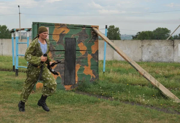 Jurga Sibéria Rússia Junho 2011 Soldados Russos Treinam Campo Obstáculos — Fotografia de Stock