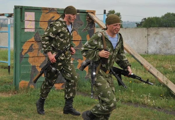 Jurga Siberia Russia Ιουνιου 2011 Ρώσοι Στρατιώτες Εκπαιδεύονται Στην Πορεία — Φωτογραφία Αρχείου