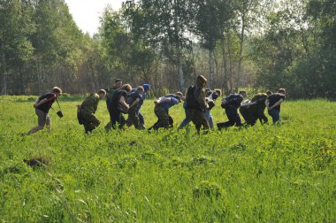 JURGA, SIBERIA, RUSSIA - 7 Haziran 2011: Esir alınan rehineler. Savaş muhabirleri için kurslar 