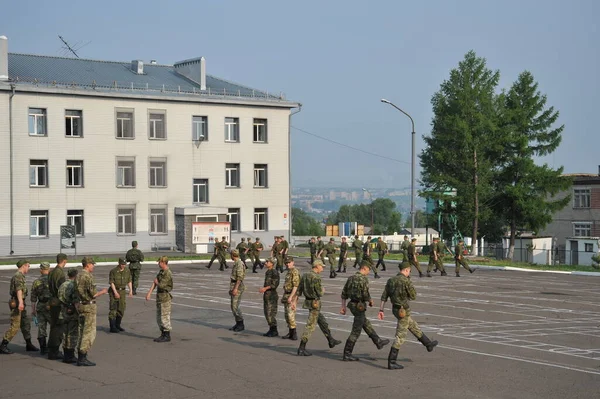 Jurga Siberia Russia 2011年6月10日 兵士たちがパレードグラウンドで訓練に従事している — ストック写真