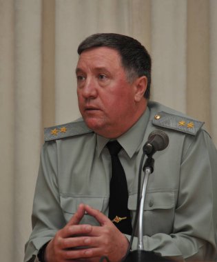 NOVOSIBIRSK, RUSSIA - 8 Haziran 2011: Merkezi Askeri Bölge Komutanı, Korgeneral Vladimir Chirkin