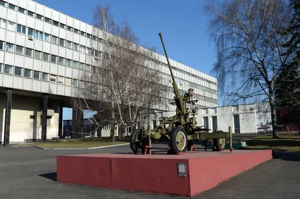 モスクワ ロシア 2020年3月26日 オリンピック村のモスクワ防衛博物館近くの大祖国戦争からの大砲機器の博覧会 — ストック写真