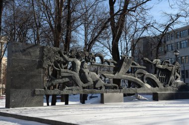 MOSCOW, RUSSIA - 2 Mart 2019: Moskova 'daki Lermontovskaya Meydanı' nda şair Mikhail Lermontov anıtının bir parçası