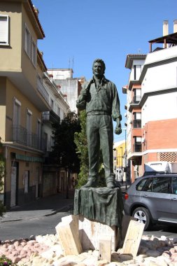  MALAGA, SPAIN-JULY 24 Temmuz 2011: Malaga 'da şarkıcı Miguel de los Reyes anıtı