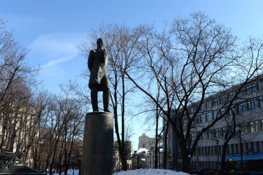 MOSCOW, RUSSIA - 2 Mart 2019: Moskova 'daki Lermontovskaya Meydanı' nda şair Mikhail Lermontov anıtı