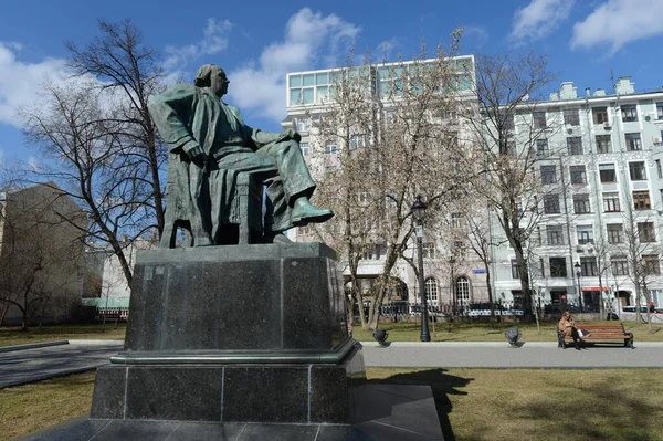 Moscow Rússia Abril 2017 Monumento Escritor Alexei Tolstoy Parque Portão — Fotografia de Stock