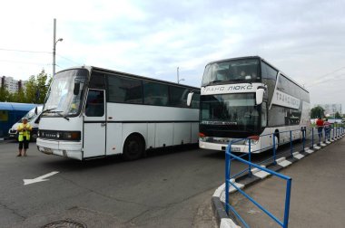   MOSCOW, RUSSIA-JULY 28 Temmuz 2012: Moskova 'daki Krasnogvardeyskaya otobüs durağındaki şehirlerarası otobüs