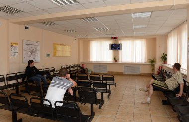 MOSCOW, RUSSIA-JULY 28 Temmuz 2012: Moskova 'daki otobüs terminalinde yolcuları bekleme odası