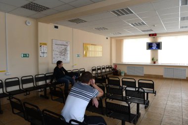  MOSCOW, RUSSIA-JULY 28 Temmuz 2012: Moskova 'daki otobüs terminalinde yolcuları bekleme odası