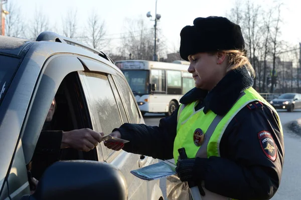 Odintsovo Región Moscú Rusia Febrero 2016 Inspector Del Servicio Patrulla — Foto de Stock