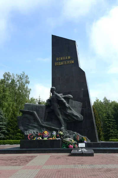 Bryansk ロシア 2012年6月7日 ブリュヤンスク市内の軍事ドライバーへの追悼 — ストック写真