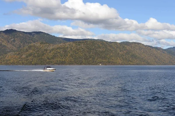 República Altai Rusia Septiembre 2020 Otoño Lago Teletskoye República Altai —  Fotos de Stock