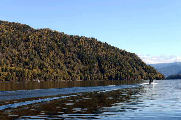 República Altai Rusia Septiembre 2020 Otoño Lago Teletskoye República Altai —  Fotos de Stock