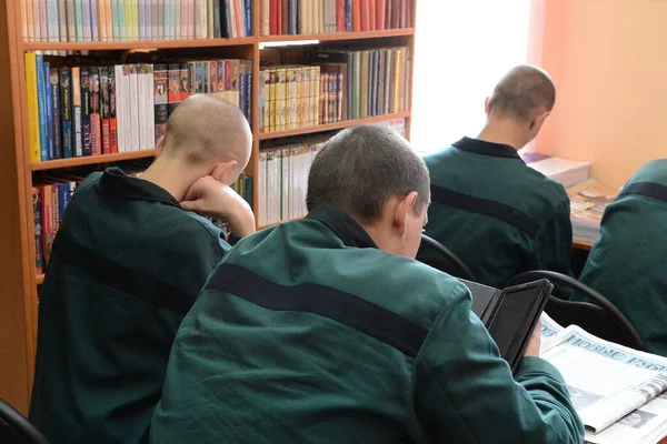 Bryansk Rusko Června 2012 Mladí Vězni Knihovně Vzdělávací Kolonie — Stock fotografie