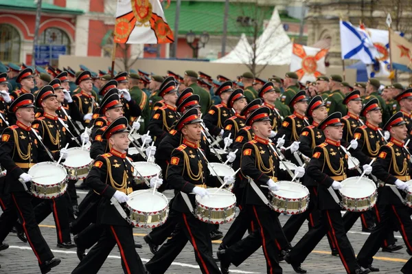 2021年5月9日 莫斯科军事音乐学院的鼓手在纪念伟大卫国战争胜利日的莫斯科红场游行期间 — 图库照片