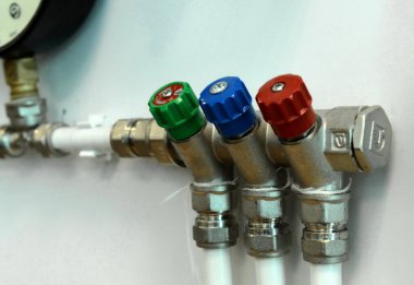  BRYANSK, RUSSIA - 7 Haziran 2012: Borulardaki su vanaları