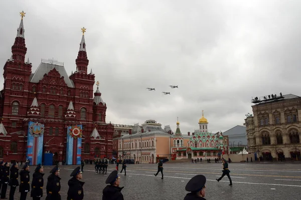 2021年5月9日 莫斯科 76Md军用运输机在庆祝胜利日的空中阅兵式中飞越莫斯科红场 — 图库照片