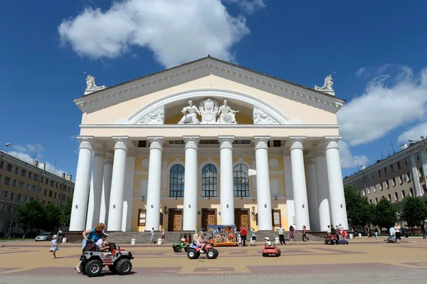 2012年6月17日 カルガ市のルナチャルスキーにちなんで名付けられた演劇 — ストック写真