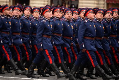 MOSCOW, RUSSIA-MAYIS 9, 2021: Zafer Günü onuruna Moskova 'nın Kızıl Meydanı' ndaki geçit töreninde Büyük Don Ordusu Kazakları