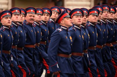 MOSCOW, RUSSIA-MAYIS 9, 2021: Zafer Günü onuruna Moskova 'nın Kızıl Meydanı' ndaki geçit töreninde Büyük Don Ordusu Kazakları
