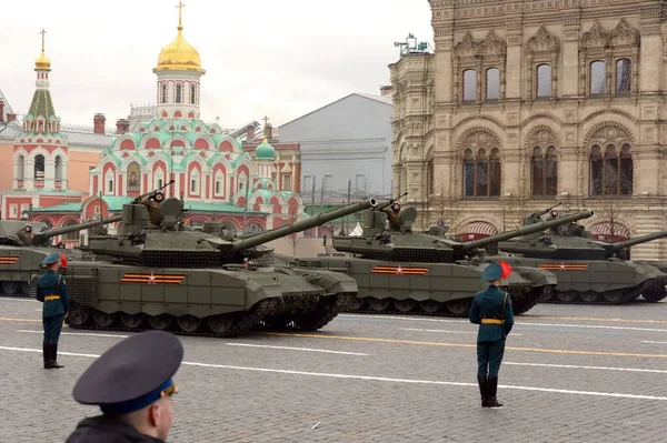 2021年5月9日 莫斯科红色广场胜利日阅兵式上的俄军T 90M坦克 — 图库照片