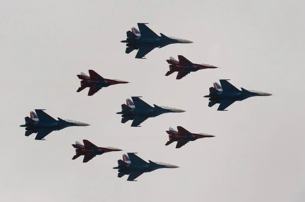 Moscow Russia Maj 2021 Grupy Akrobatyczne Swifts Russian Knights Samolotach — Zdjęcie stockowe