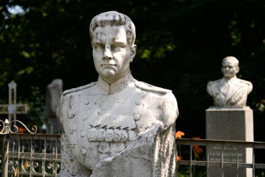 MOSCOW, RUSSIA-10 Temmuz 2021: Moskova 'daki Vagankovsky Mezarlığı' nda Sovyet Hava Kuvvetleri Korgenerali Philip Verov 'un mezarı