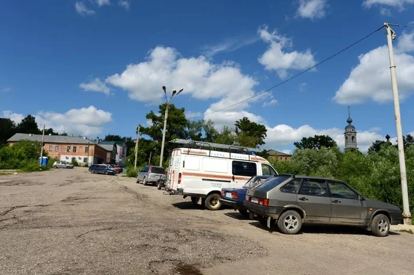 Kaluga Rússia Junho 2012 Carros Estacionamento Nos Arredores Cidade Kaluga — Fotografia de Stock