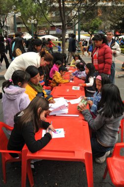 Tanımlanamayan çocuklar tatilde la paz şehir.